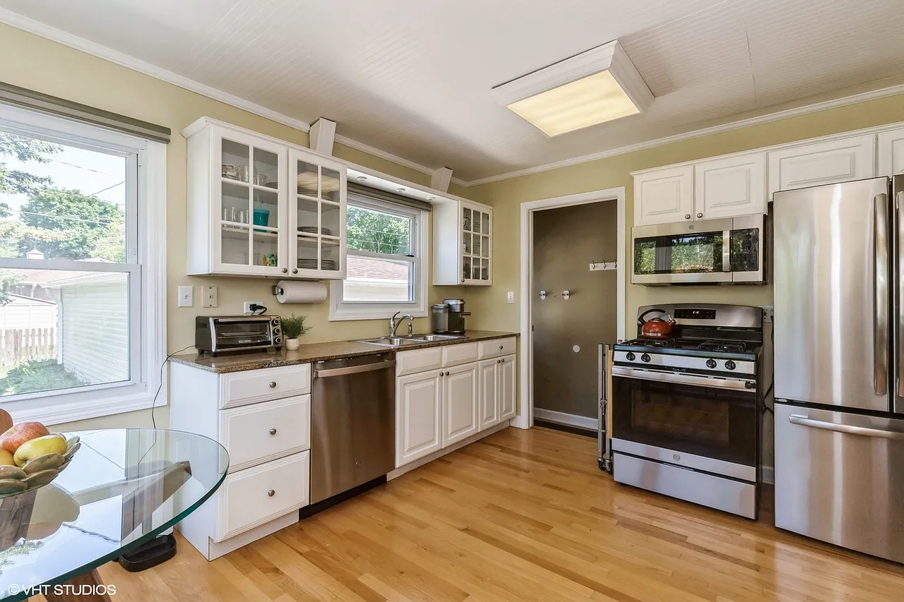 4 bed, 1160 sqft, $3,500 — Photo 3