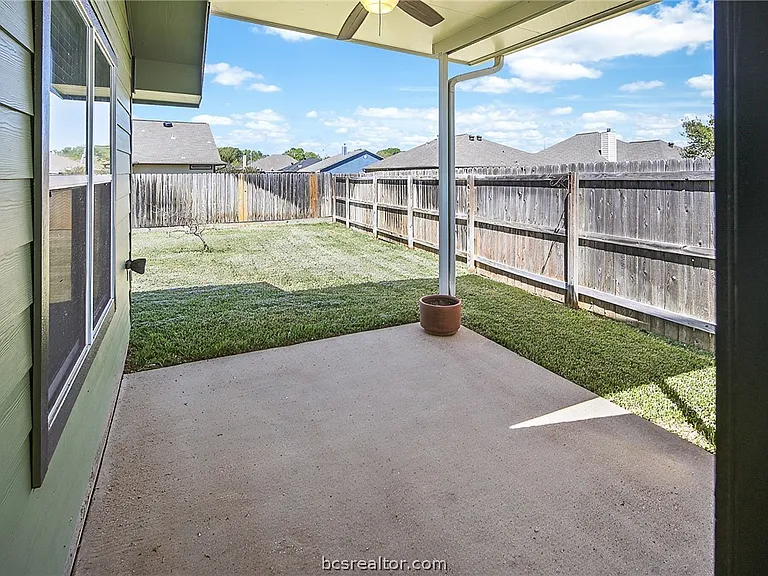 916 Crested Point Dr — Photo 21