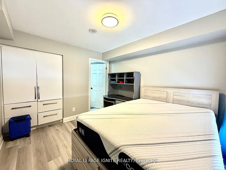 151 Village Green Sq #2001 — Photo 25