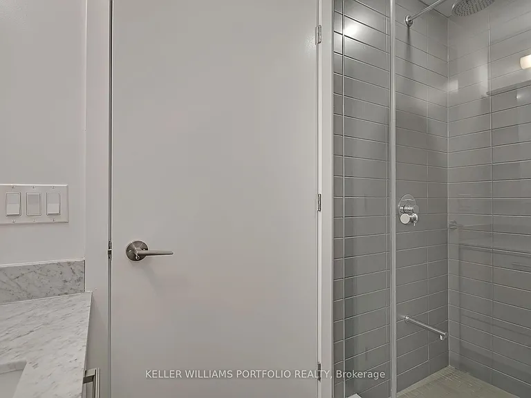 2221 Yonge St #1106 — Photo 5