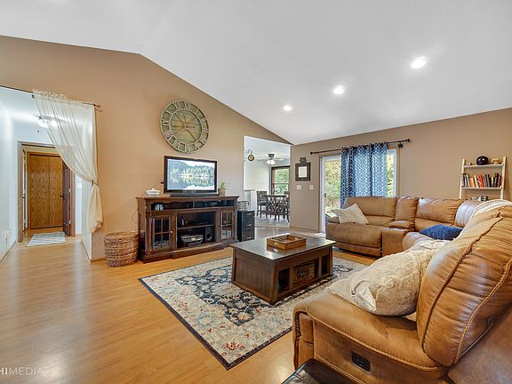 5th image of 209 N Parls St