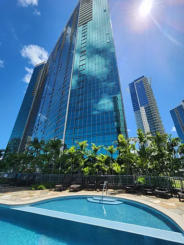 1177 Queen St Photo 1