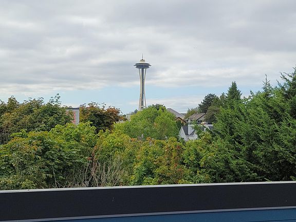 Walking distance to Space Needle