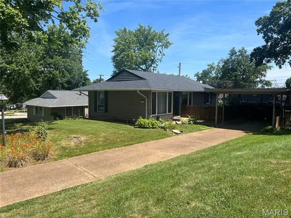 1400 Bali Ct, Saint Louis, MO 63126