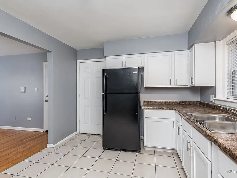 7026 S Cornell Ave — Photo 2