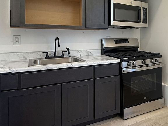 3rd image of 2810 W Oxford St APT 3
