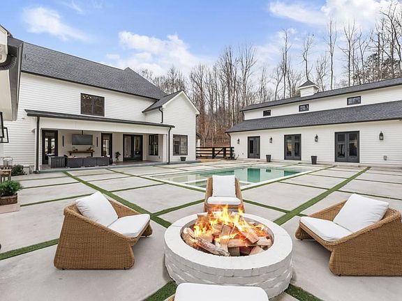 2nd image of 1980 Birmingham Rd