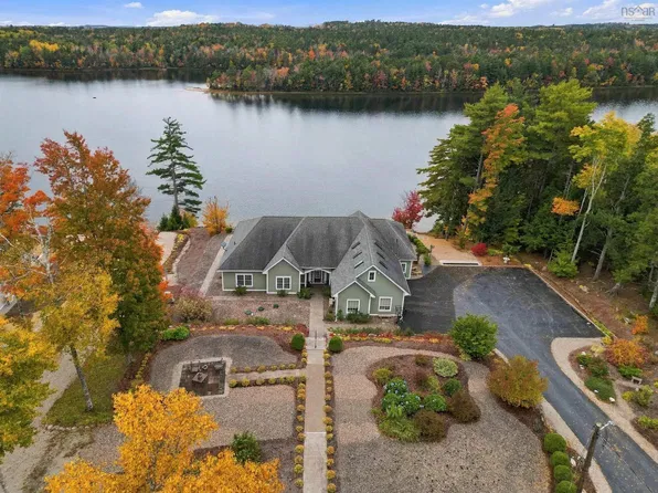 409 Aulenback Point Rd, Lunenburg, NS B0J 1E0