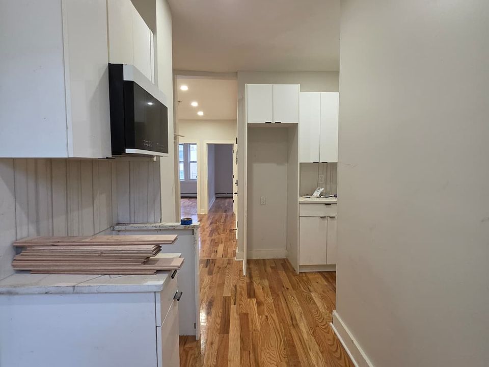 1st image of 28 Dales Ave #2L