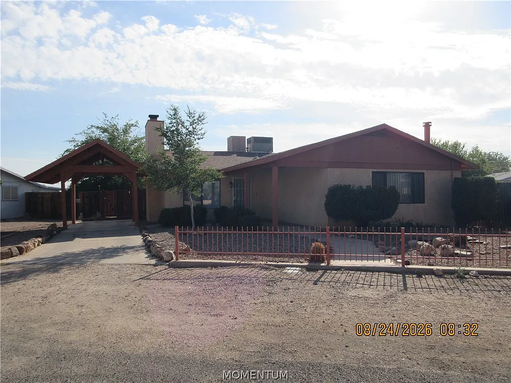 3 bed, 2.0 bath, 1624 sqft, $1,450 — Photo 1