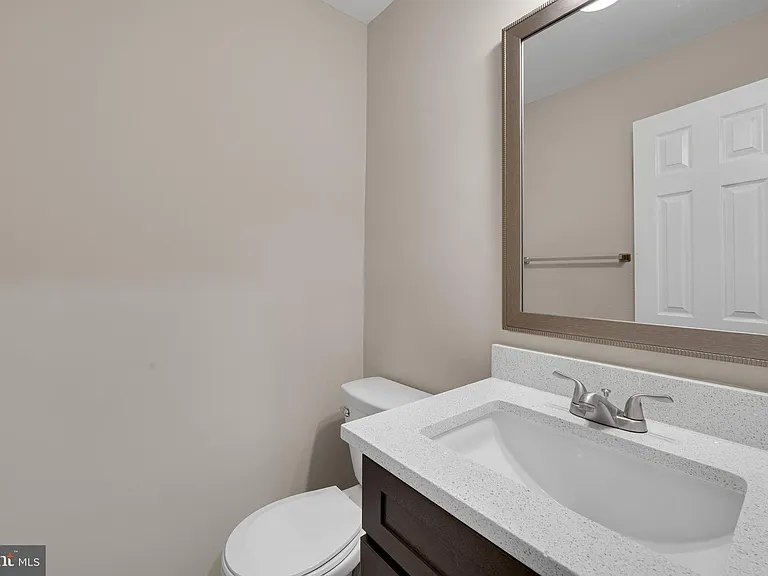 8101 Chelaberry Ct — Photo 12