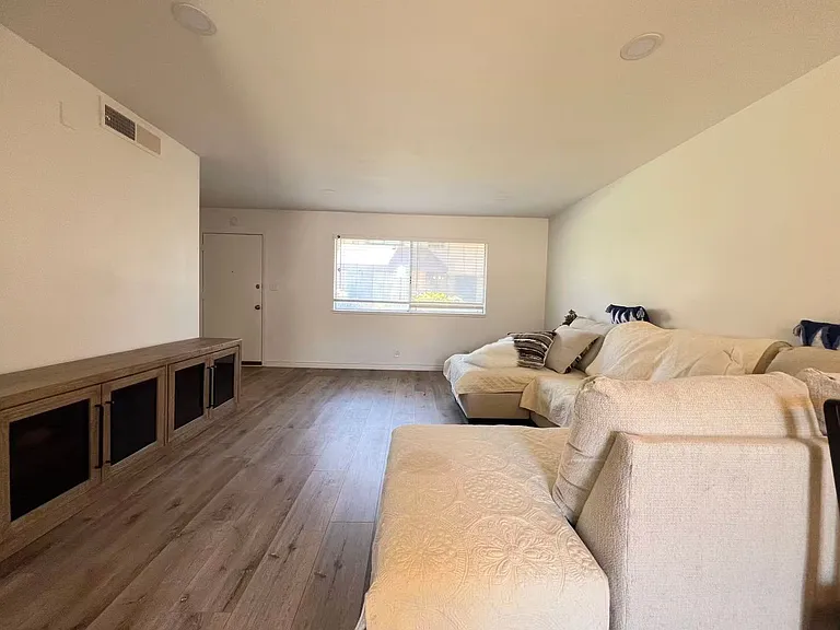6223 Meadow View Ln — Photo 3