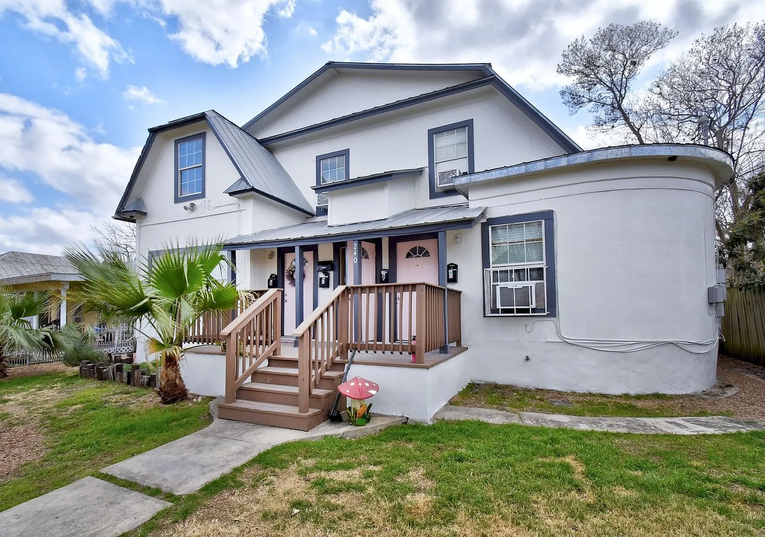 Large 2-Bedroom Near I-10 & Culebra — Photo 1