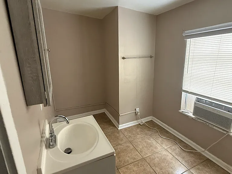 616 Highland St N #5 — Photo 3