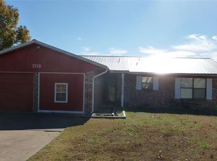 709 Barclay Rd, Muskogee, OK 74403