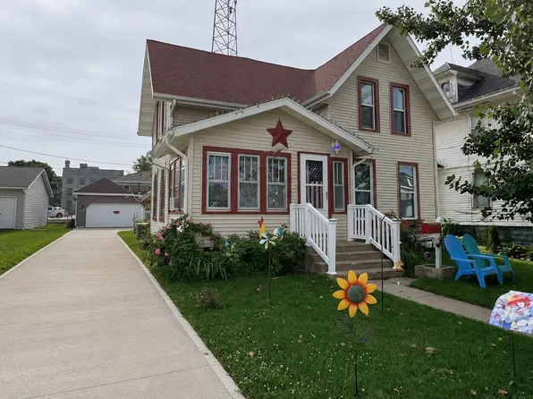 111 N Walnut Ave, New Hampton, IA 50659