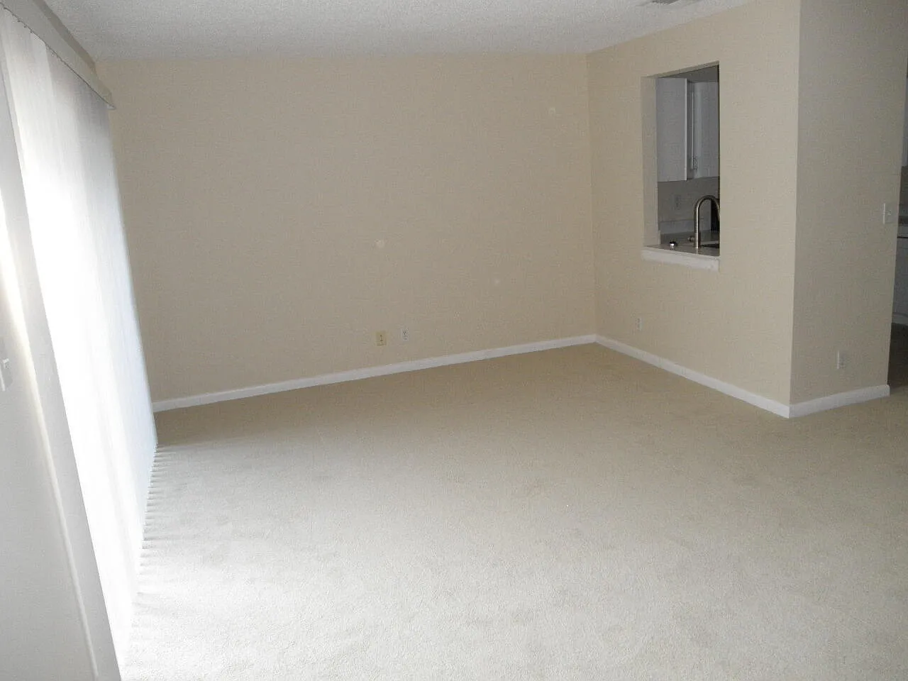 3 bed, 1365 sqft, $2,050 — Photo 1