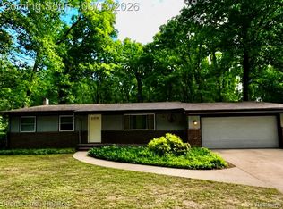 5844 Crandall Rd, Howell, MI 48855