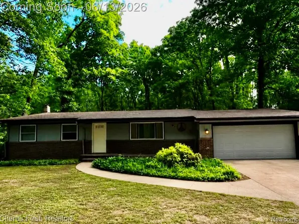 5844 Crandall Rd, Howell, MI 48855