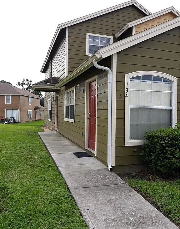 3 bed, 2.0 bath, 1887 sqft, $1,425 — Photo 1