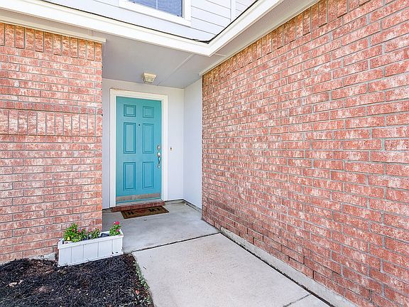 4th image of 1006 Clayton Dr