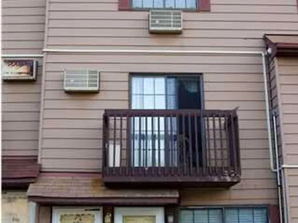 88 Daffodil Ln #A, Staten Island, NY 10314