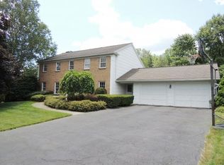 9 Pembroke Dr, Endicott, NY 13760
