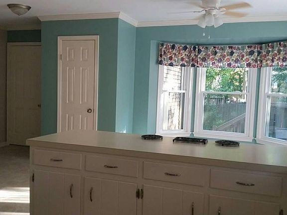 Eat-in area of kitchen