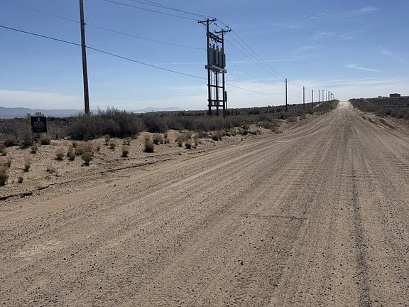 2nd image of 2840 Rainbow Blvd NE