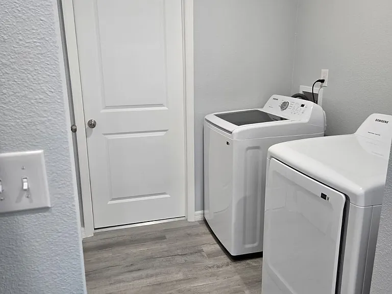 5315 NW 8th Pl — Photo 26