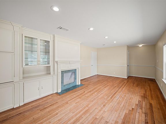 2nd image of 4714 Tilson Ln