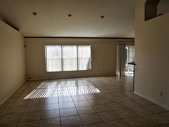2nd image of 559 Marion Oaks Ln