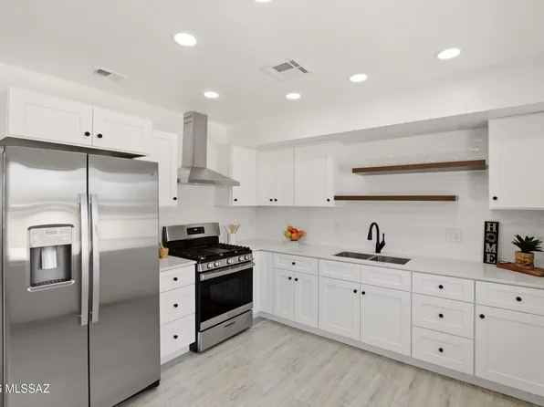 4555 E 10th St, Tucson, AZ 85711