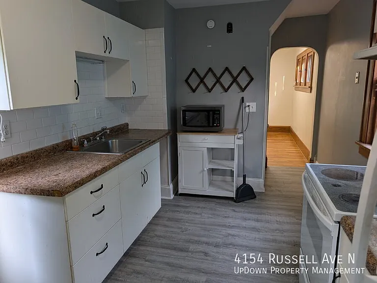 4154 Russell Ave N — Photo 7
