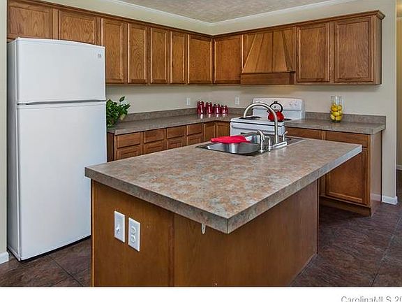 3rd image of 4035 Hazelwood Ln