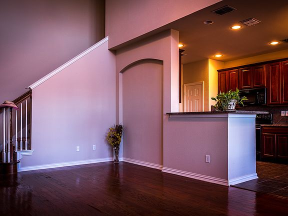 4th image of 1809 Brookview Dr