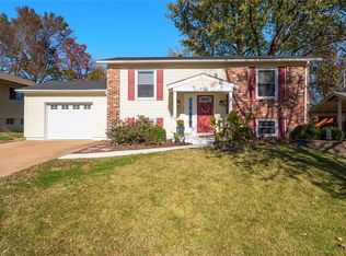 371 Messina Dr, Ballwin, MO 63021