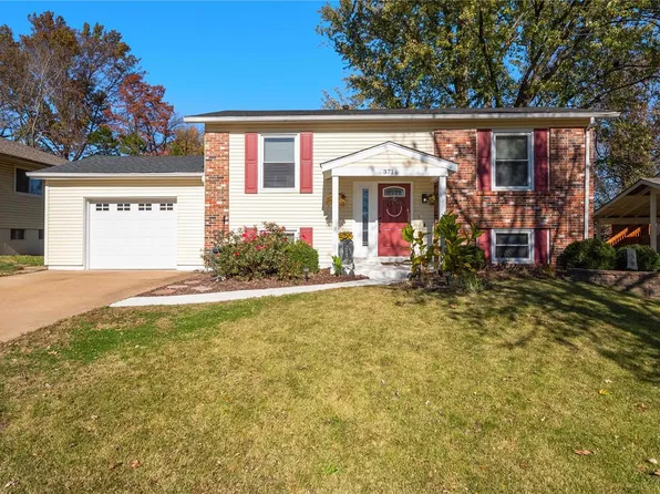 371 Messina Dr, Ballwin, MO 63021