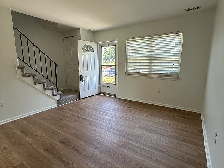 6407 Continental Dr — Photo 1