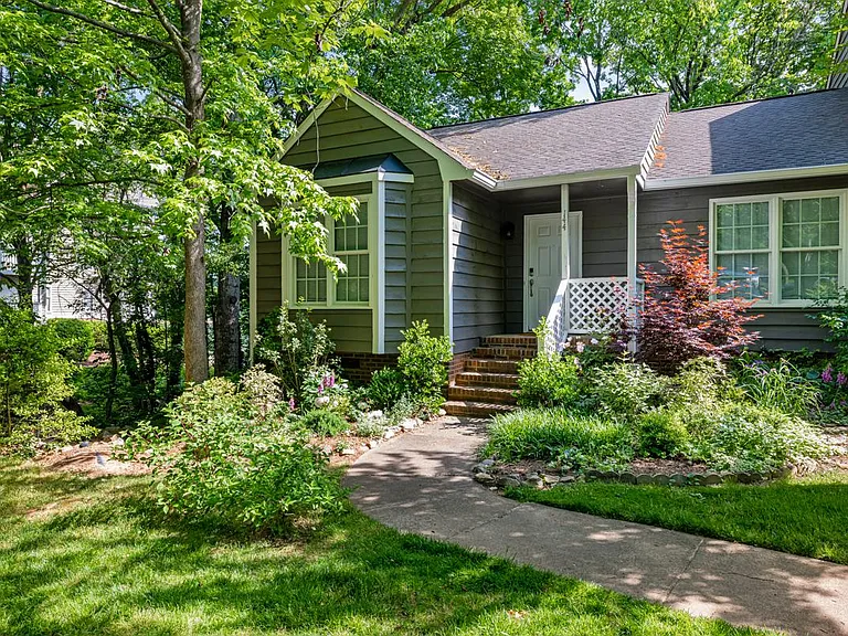 144 Lake Hollow Cir — Photo 1