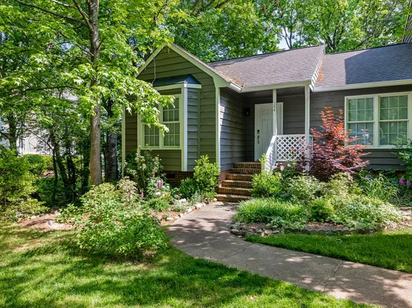 144 Lake Hollow Cir, Cary, NC 27513