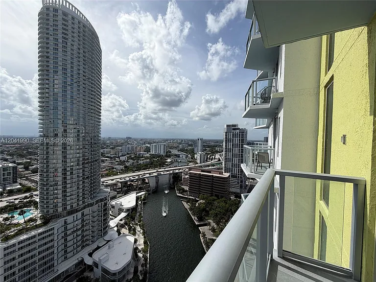 185 SW 7th St #3200 — Photo 11