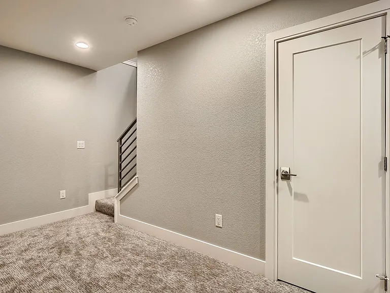 718 W 1st Ave — Photo 52