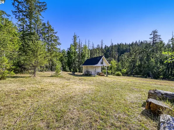 Ridgetop Dr #15, Eugene, OR 97405