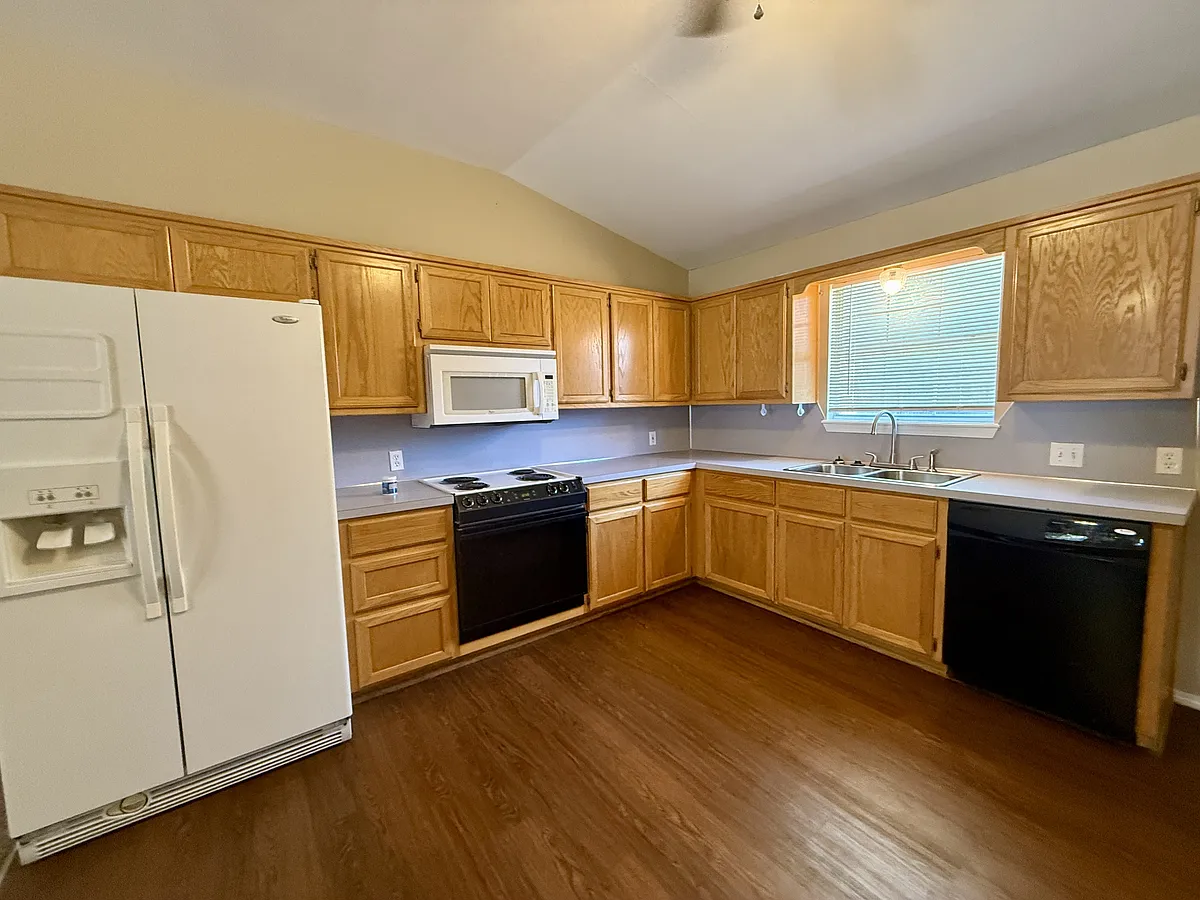 Building Photo - 2408 Cimmaron Dr