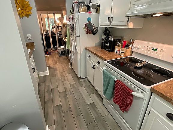 4th image of 2912 Torreya Way SE
