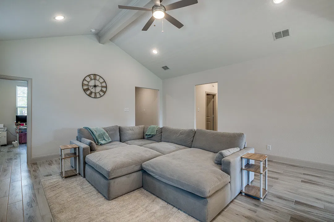 4 bed, 1747 sqft, $2,400 — Photo 3