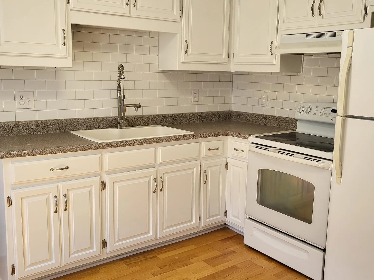 211 W 73rd Terrace — Photo 4