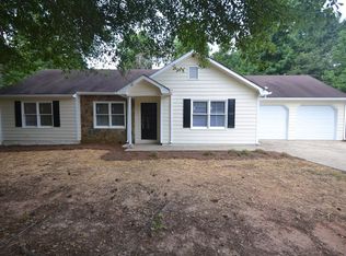 22 Welcome Woods Dr, Newnan, GA 30263