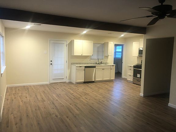 5th image of 518 Holiday Dr